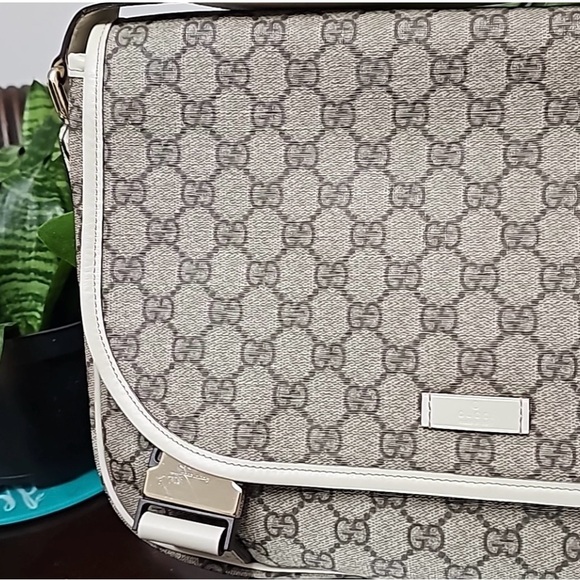 Gucci Plus Monogram Double Buckle Flap Messenger and laptop Bag. Top quality - Picture 3 of 15